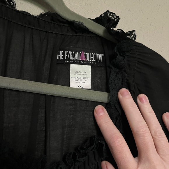 Elaborately detailed pirate/gothic flowing sleeve black peasant dress. - Picture 4 of 11